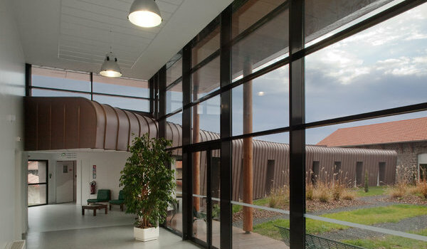 Habillage intérieur en cuivre d'un atrium, zinguerie d'art Auritoit