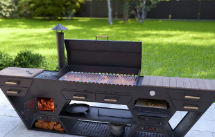 Cuisine extérieure 3 en 1 en métal sur une terrasse