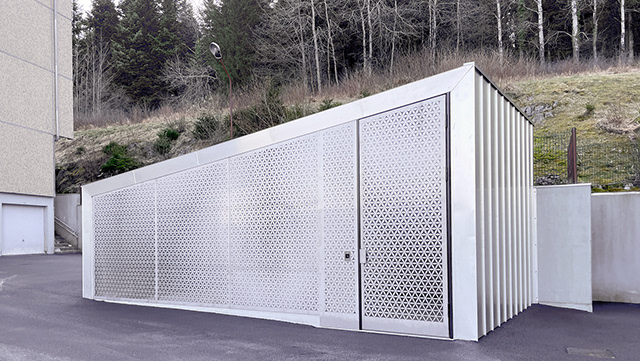 Pavillon contemporain en tôle perforée à motif