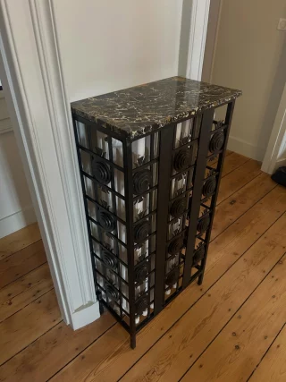 Console en fer forgé à plateau de marbre, pièce sur mesure