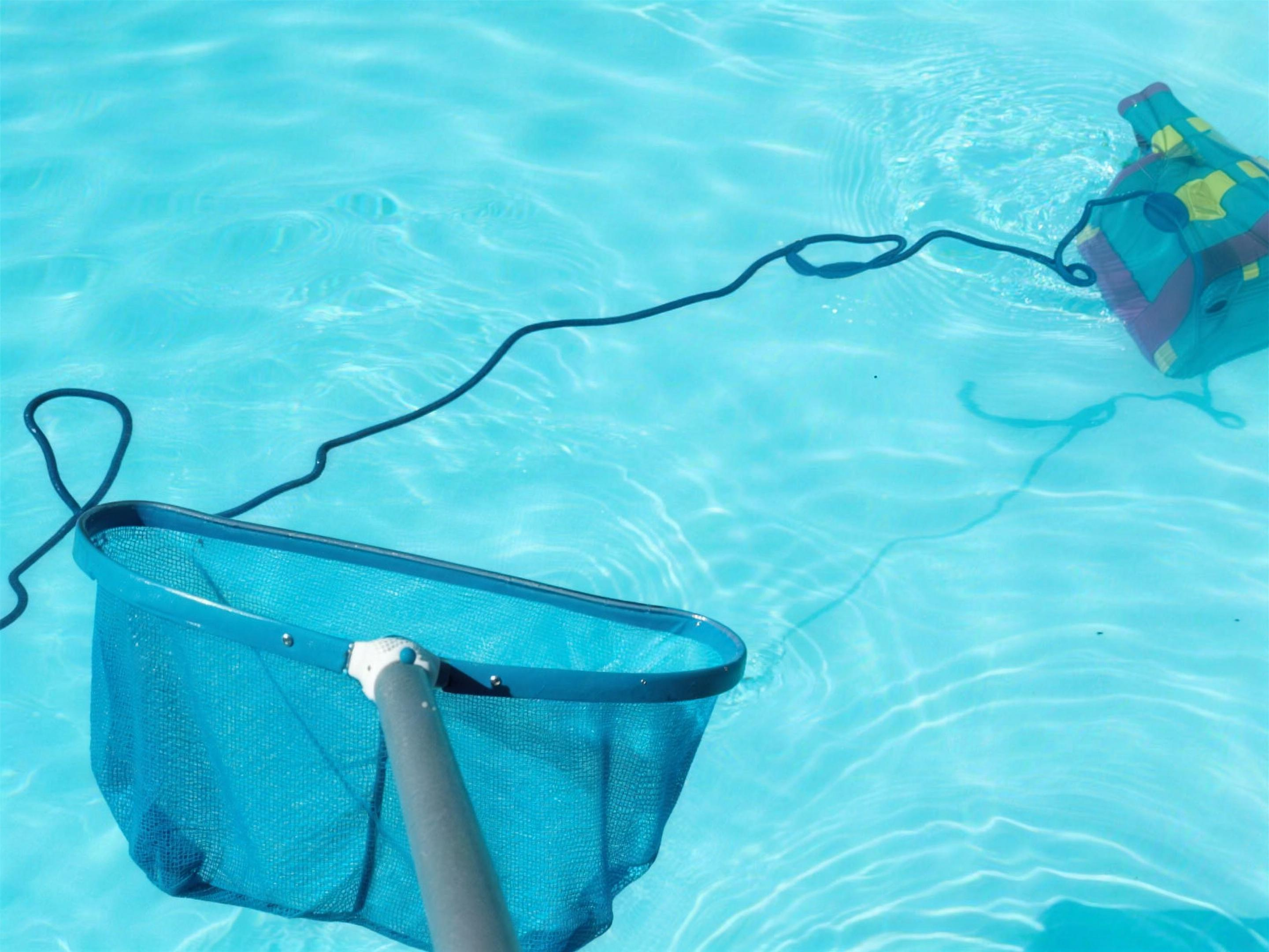 Entretien piscine, accessoires de nettoyage