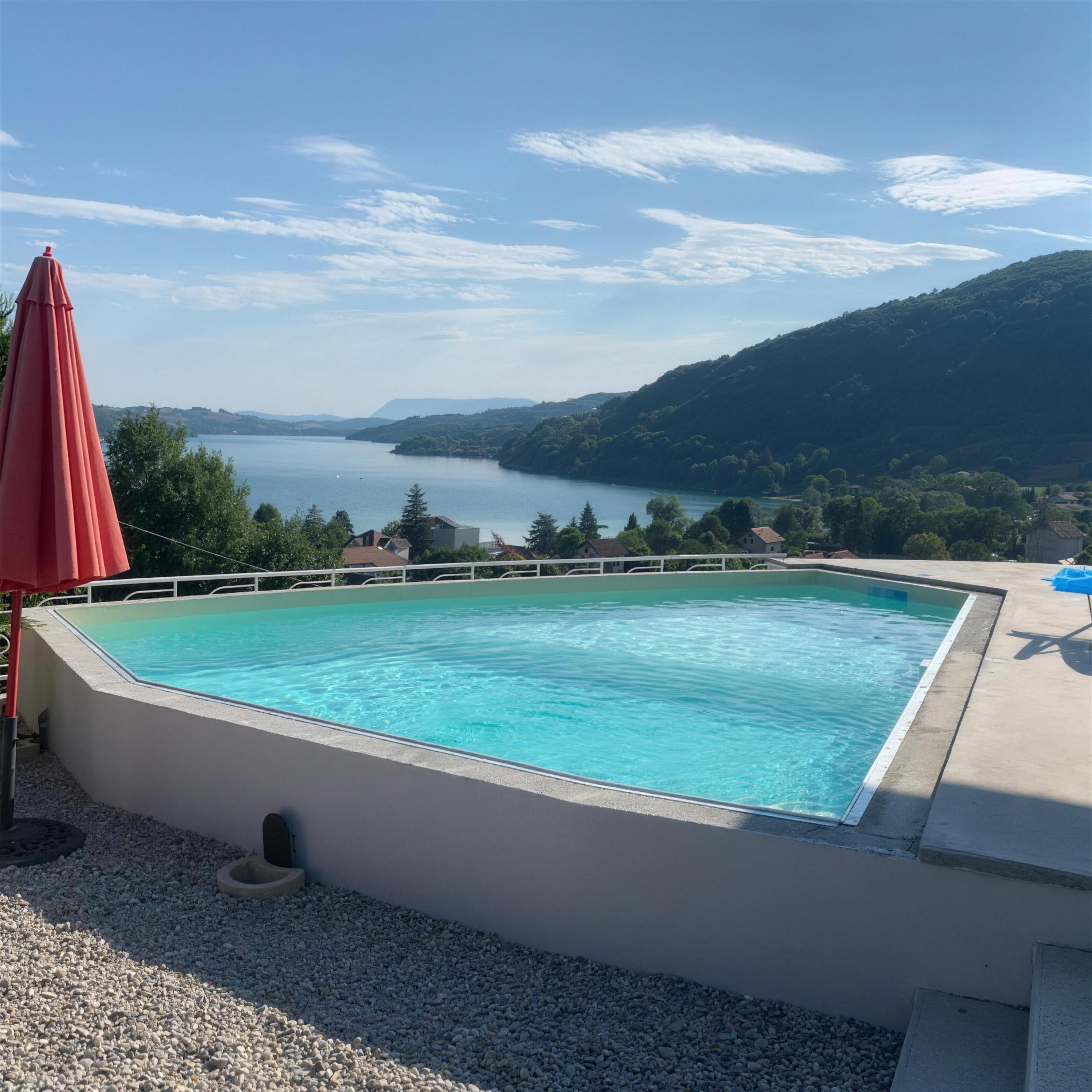 Piscine avec jardin paysager