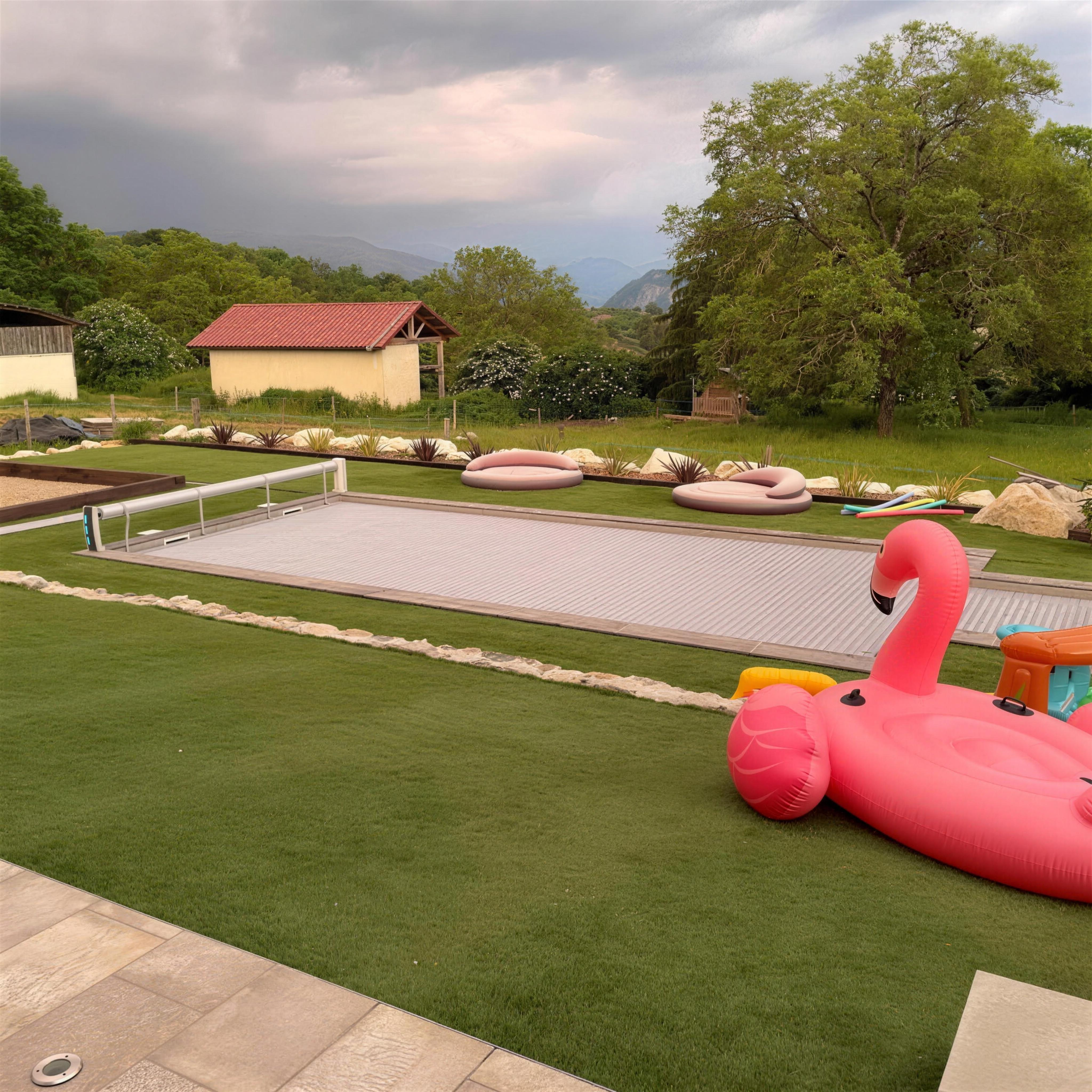 Piscine avec terrasse dallée