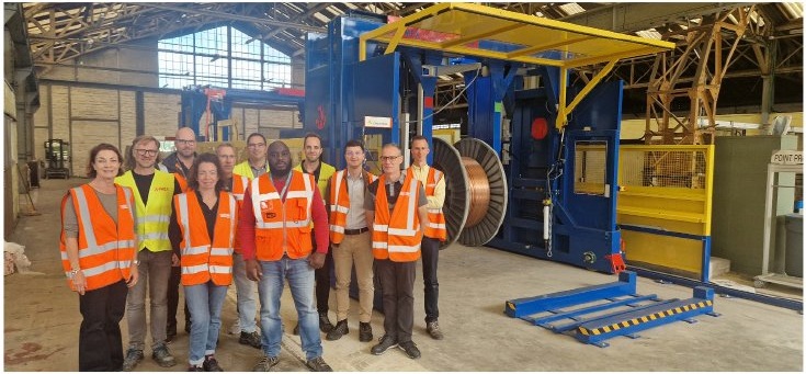 L'équipe POP Industrie dans un atelier