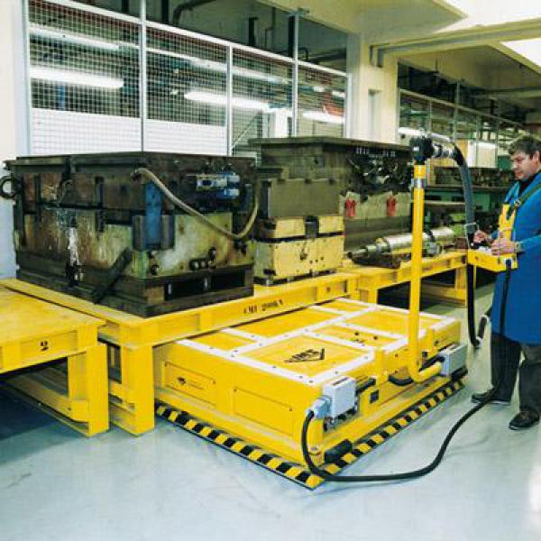 Manutention d'équipement industriel lourd en atelier
